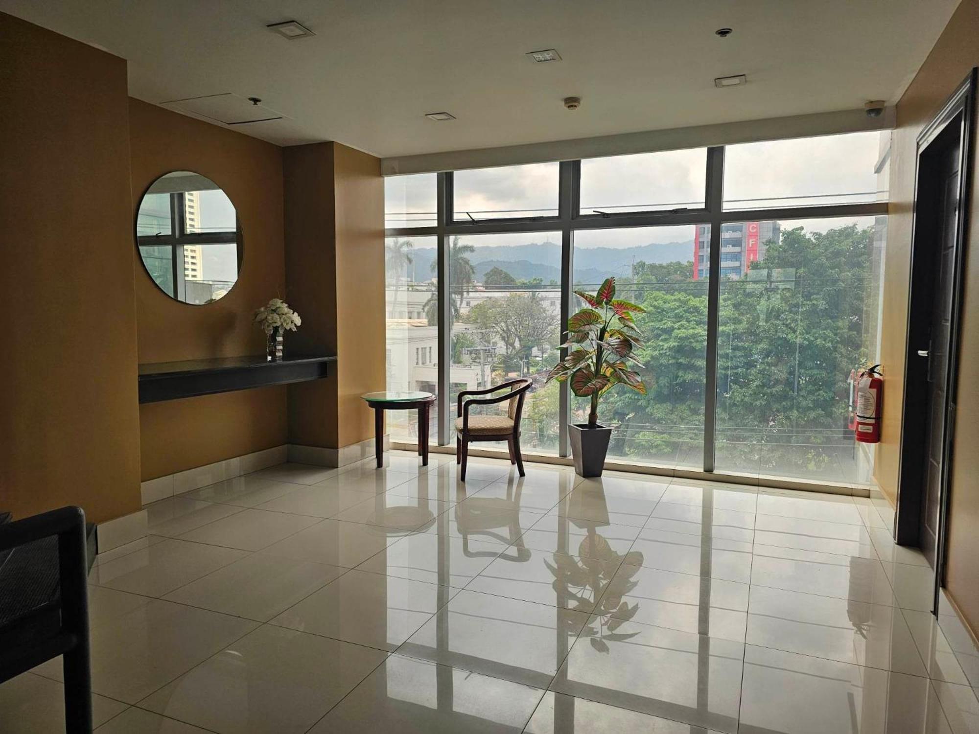 Cebu Capitol Central Hotel & Suites Powered By Cocotel Εξωτερικό φωτογραφία